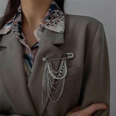 Vintage Tassel Pearl Brooches Exquisite Suit Coat Clothing Accessories Elegant Pins For Women Versatile Simple Corsage Gifts