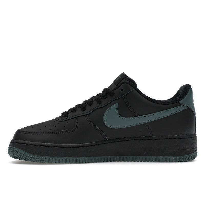 

Кроссовки унисекс Nike Air Force 1 07 Black Vintage Green FJ4146-001 EU 40.5 чёрный/зелёный