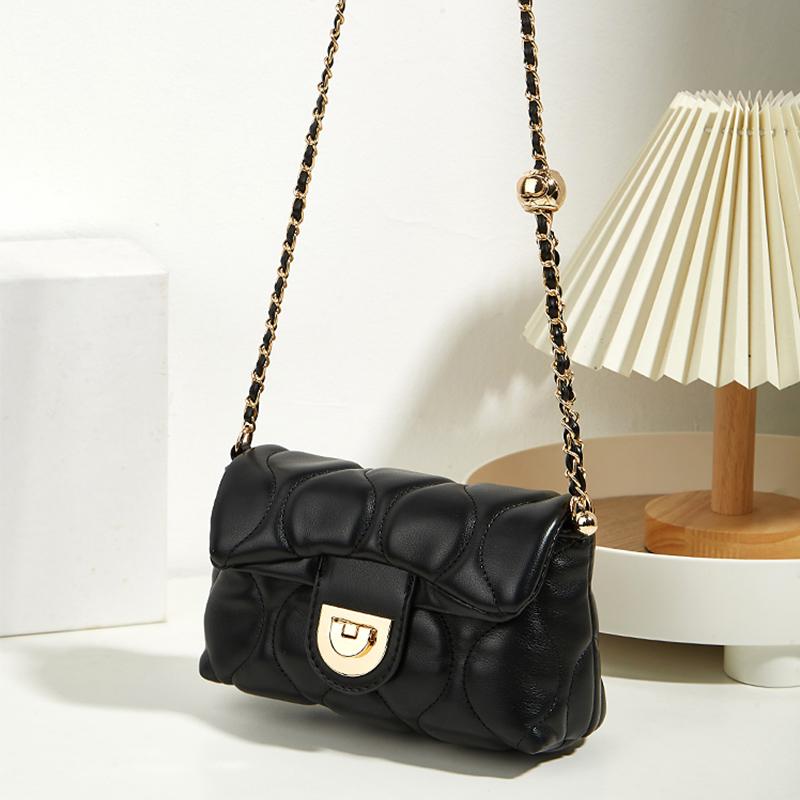 Female messenger bag with one shoulder diagonal chain bag Rhombic armpit bag women's fashion