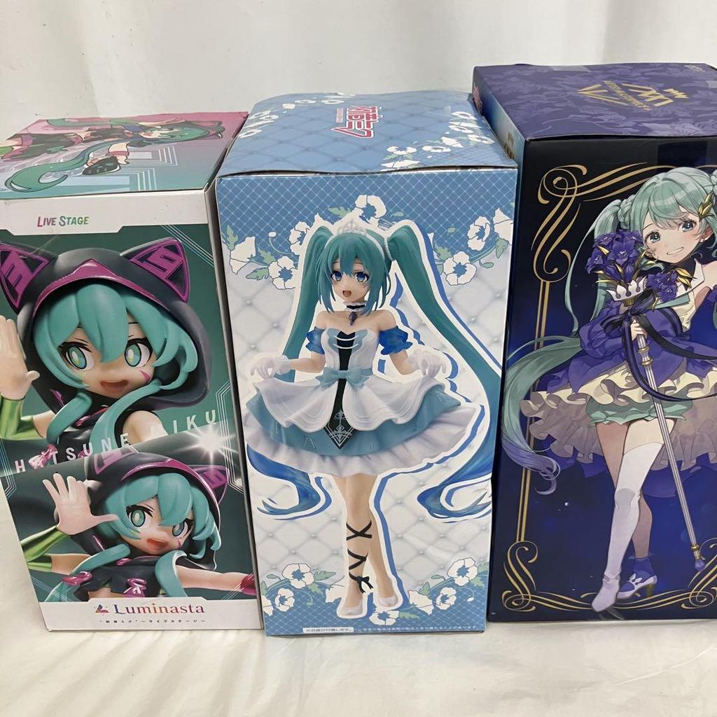 [USED] HF7A02 Hatsune Miku Figures (6 pieces)