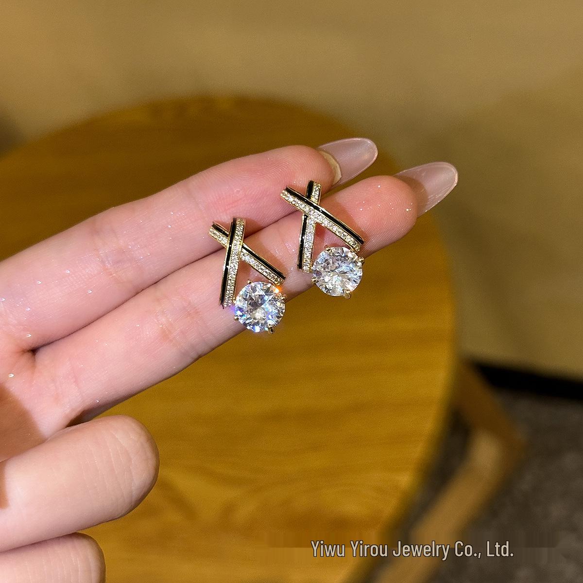 Geometric Cross Zircon S925 Silver Stud Earrings - Minimalist & Exquisite Design