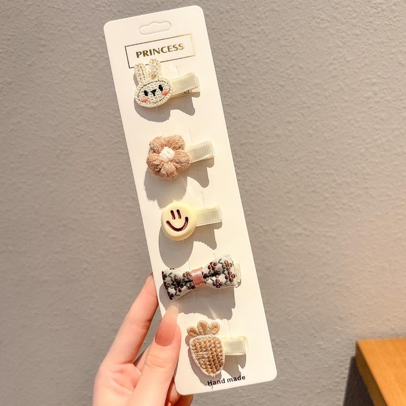Bedårande babyvänliga luddiga hårklämmor för barn
