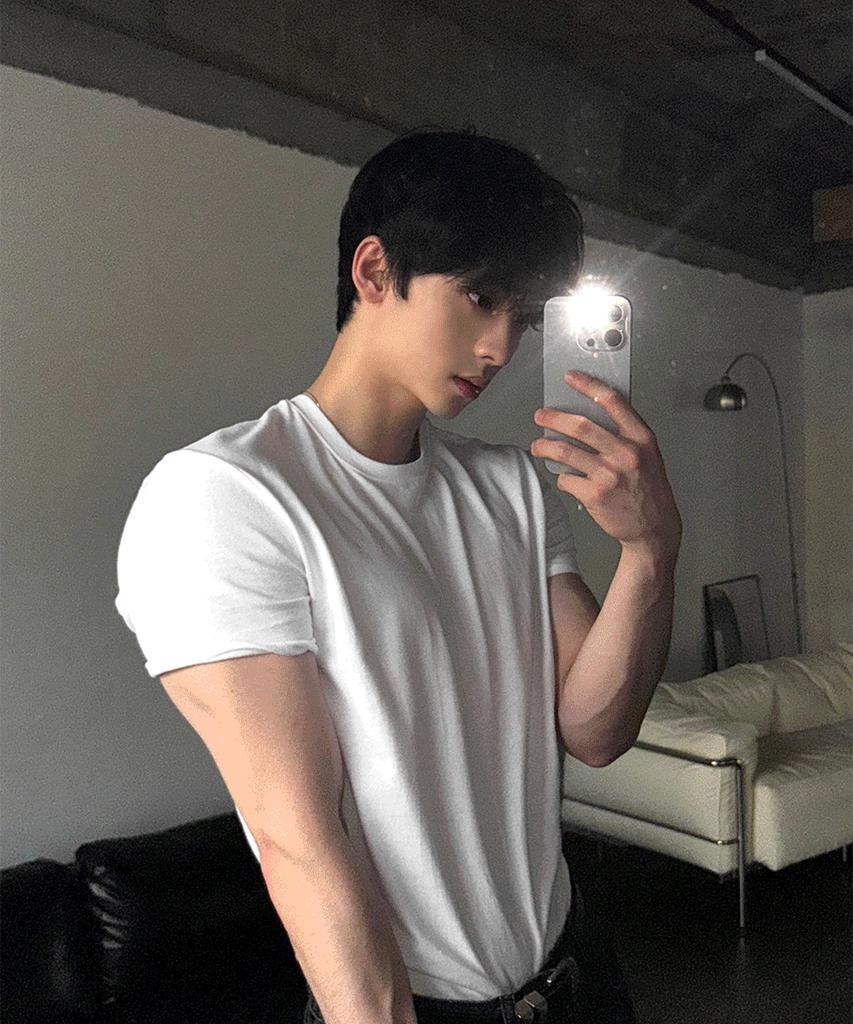 Siaosiko Crop Muscle Fit T-Shirt - White