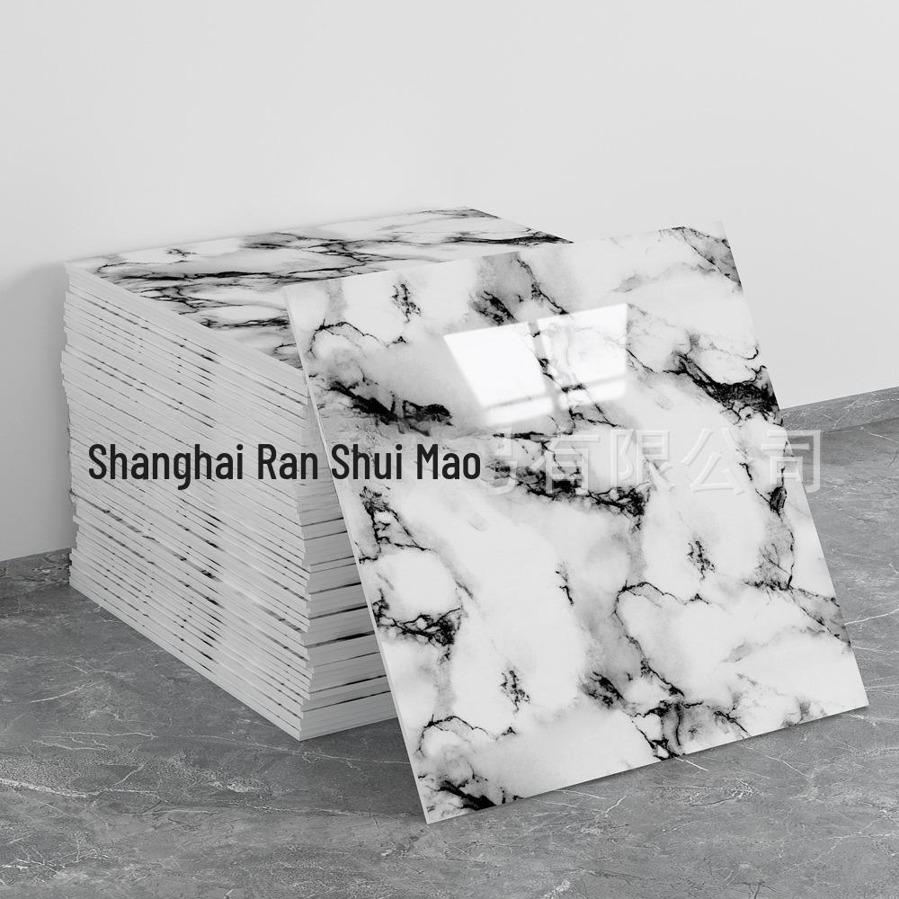 Fliesenimitat 3D Wandaufkleber: Selbstklebende Aluminium-Kunststoff-Paneele für Badezimmer- und Küchenrenovierung.