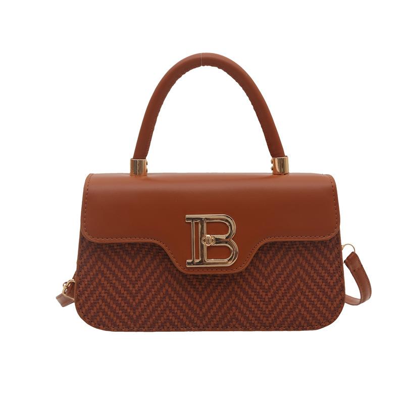 

Модная маленькая квадратная сумка для ручной носки женская 2025 весна новая однотонная сумка-мессенджер текстурная нишевая сумка на плечо коричневый