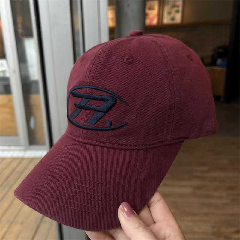 

New men s and women s caps, retro casual and versatile baseball caps with small face and big head circumference Adjustable бордовый