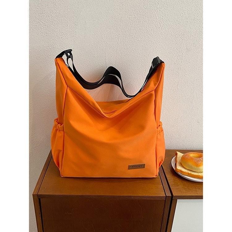 

Stylish White And Black Canvas Shoulder Bag For Women With Simple Modern Design помаранчевий