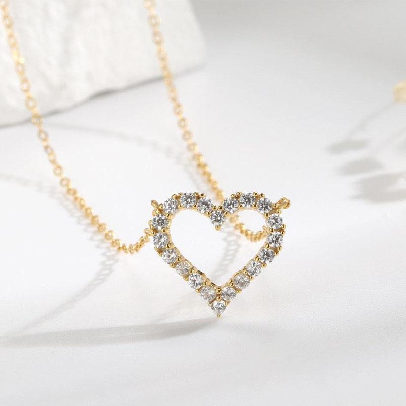 Elegant Cross-Border Love Hollow Necklace for Women - Fashionable, Classic, and Versatile High-End Jewelry