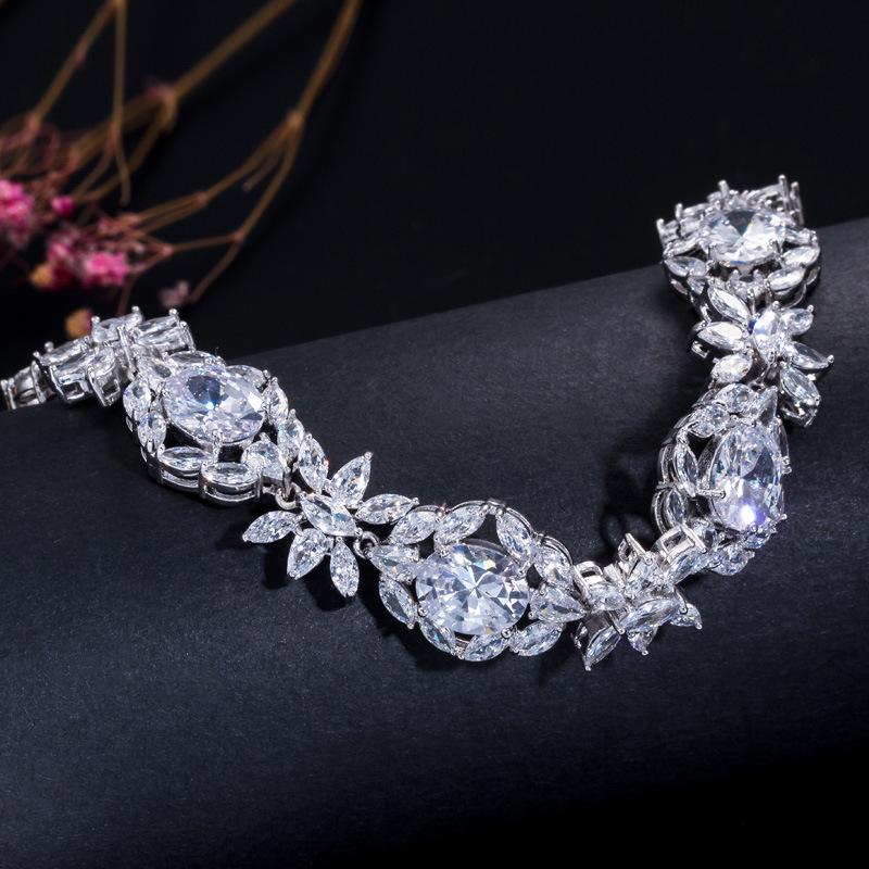 S0148 European & American AAA Zircon Floral Bracelet - Super Shiny Fashion Statement Piece