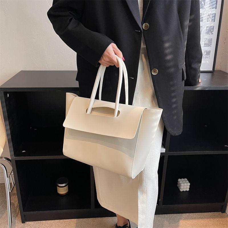 

High-end large bag women s bag, new trendy Korean version large-capacity handbag, autumn and winter retro commuter tote bag белый