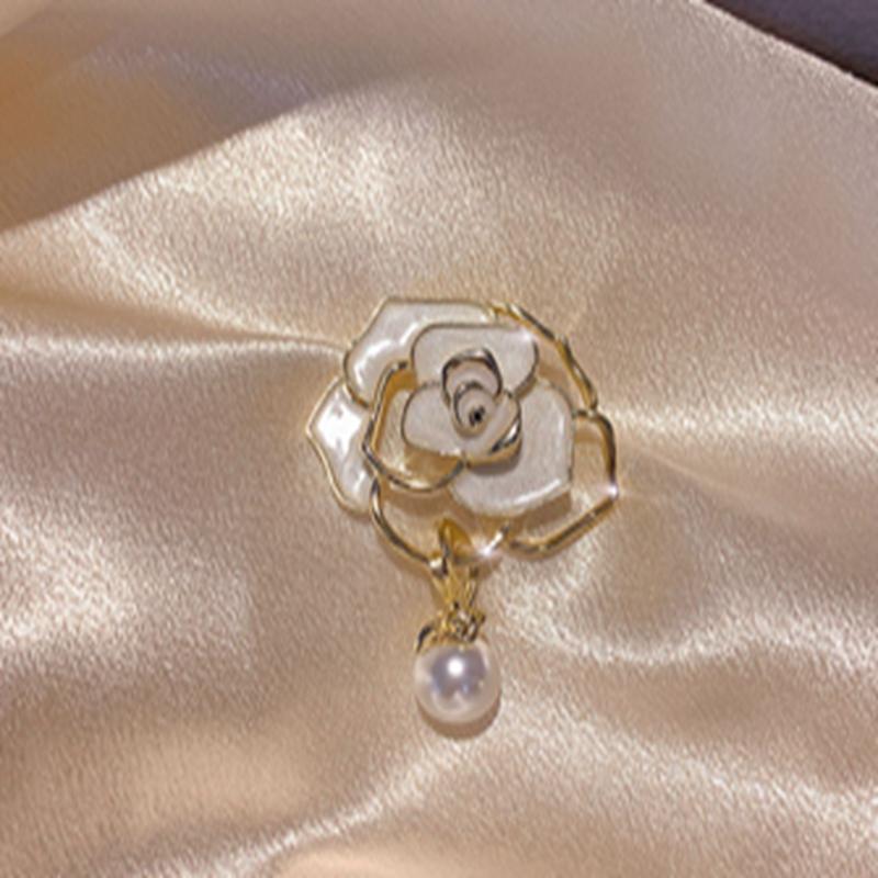 

Elegant Daisy Flower Brooches Pins For Women Green Leaf Pearl Metal Bouquet Brooch Party Clothes Corsage Jewelry Accessories