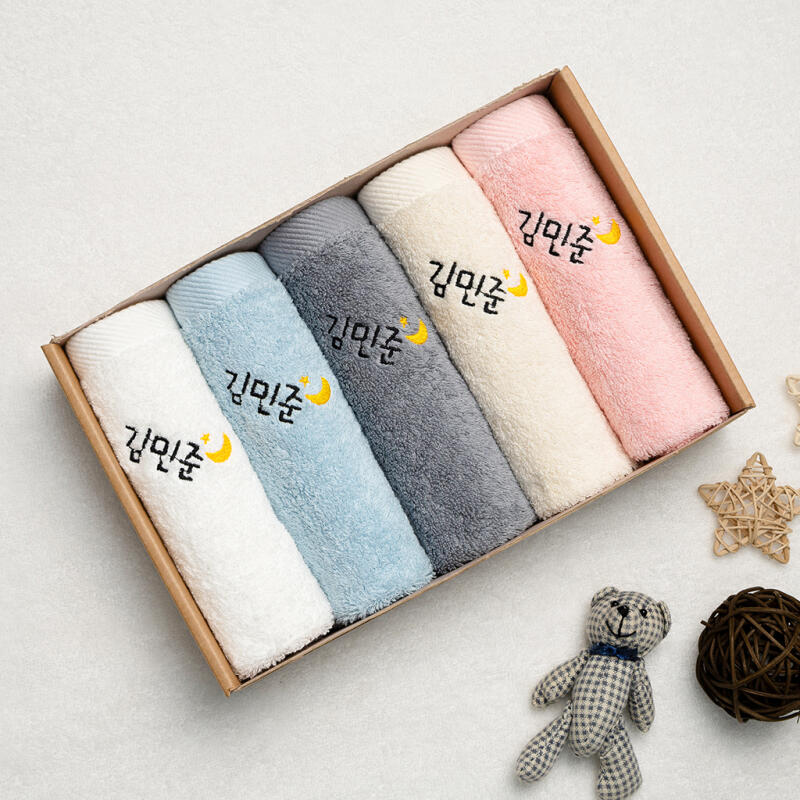 

Набор из 5 детских полотенец с вышивкой имени на 40-й день рождения (луна) 5 white cards