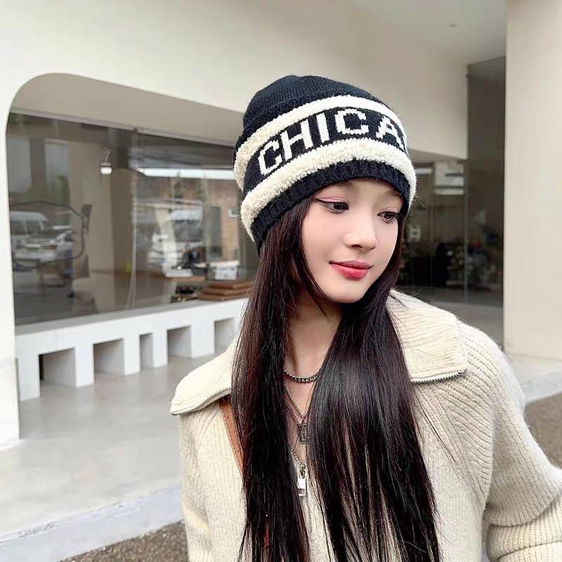 

Korean-style cute smiley face knitted hat for women, suitable for autumn and winter, large head circumference, makes the face look smaller, warm and Black-CHIC Letter knitted