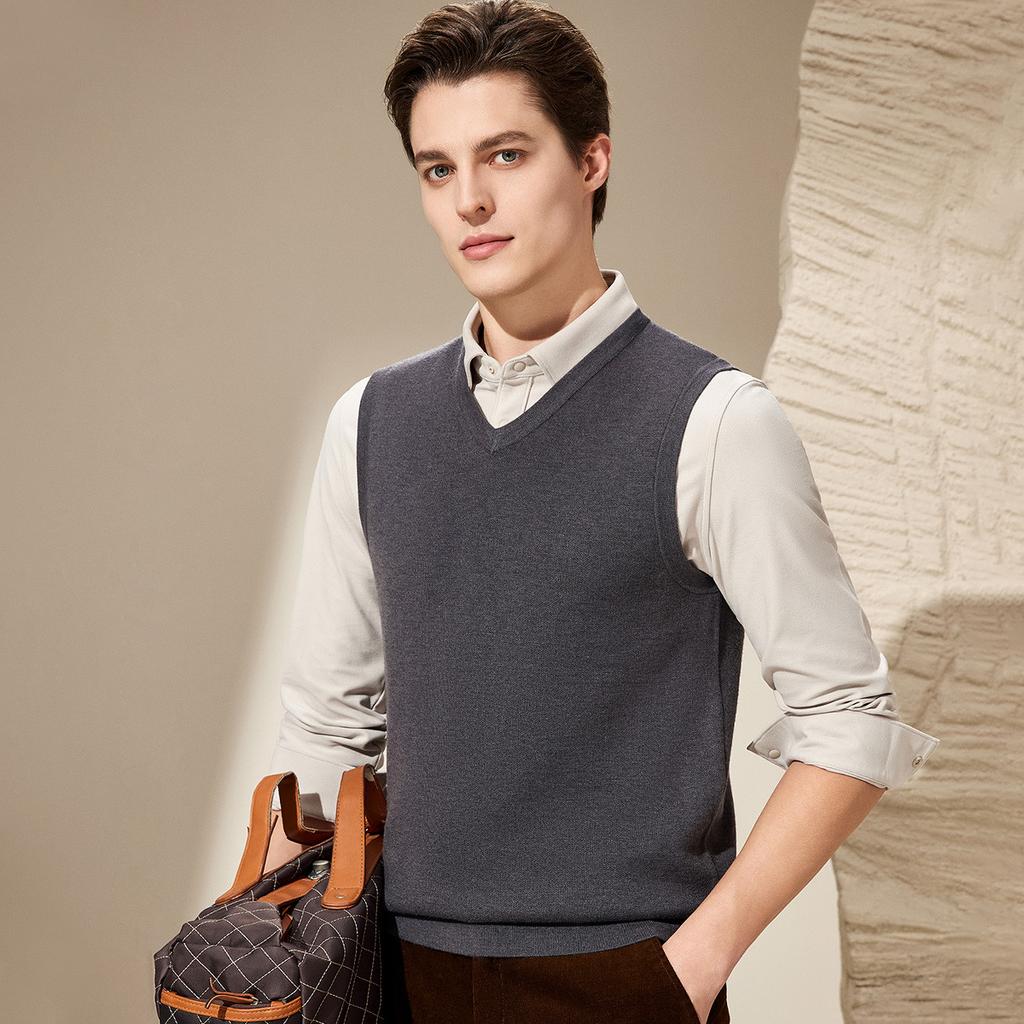 High End Minimalist with Cotton Wool V-neck Vest