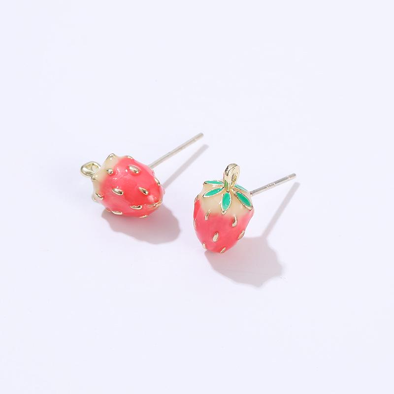 

Набор клипс для ушей и ожерелья с клубникой: Очаровательный и свежий дизайн для женщин и девушек без проколов ушей.