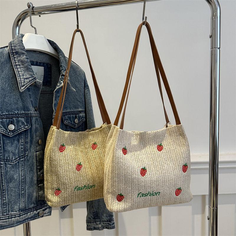 Summer Strawberry Straw Woven Large Capacity Tote Bag New Fashionable and Versatile Casual Small Fresh Shoulder Bag