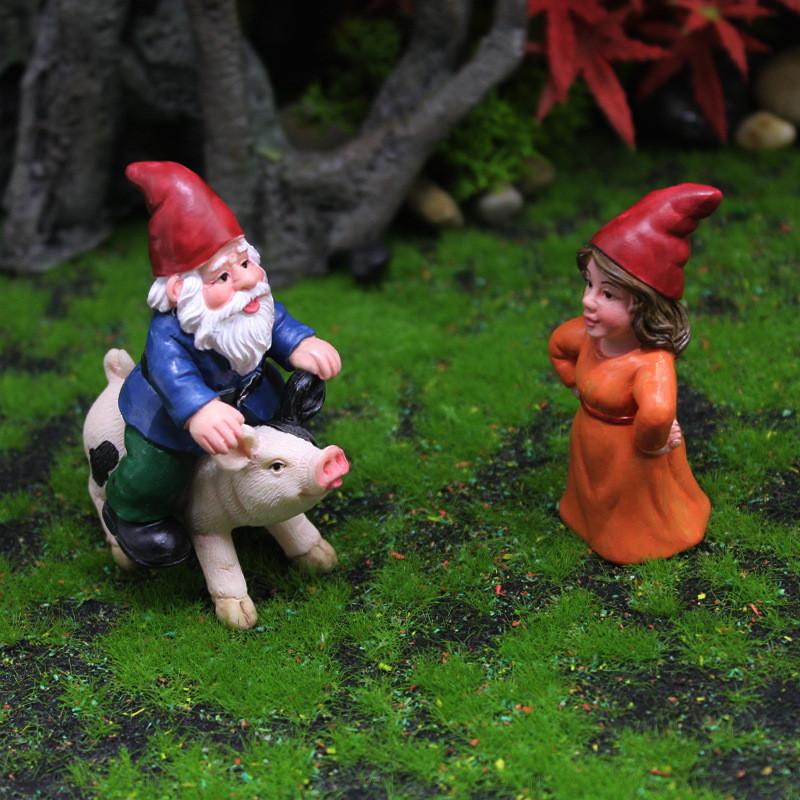 Resin Micro Landscape Gnome Figurine With Pig For Home Garden And Holiday Gift