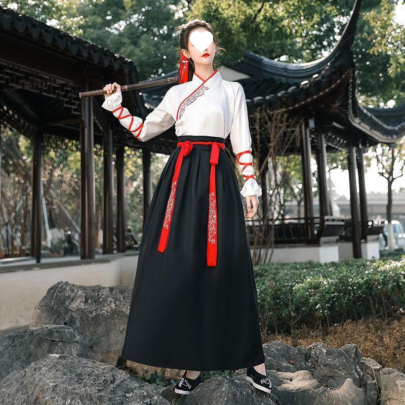 Maturitný Hanfu: Tradičný štýl obleku s prekríženým golierom pre ženy, mužov a páry – Perfektná uniforma pre študentov.
