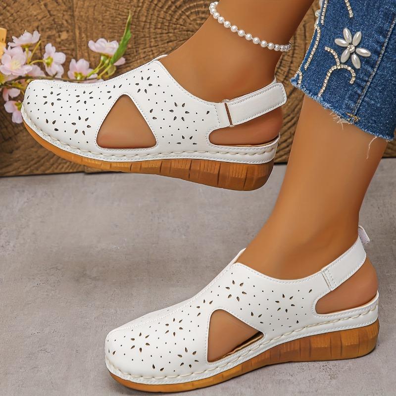 The 2025 New Style of Casual Sandals Features Perforated Breathable Velcro Straps with Slope and Fish-mouth Stitching