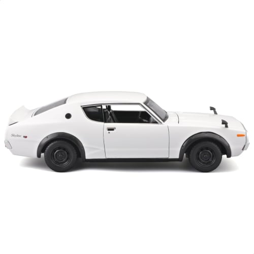 Maisto 1973 Nissan Skyline 2000GT-R #KPGC110 #Ken and Mary #Ken and Mary #1/24 scale diecast model car in white
