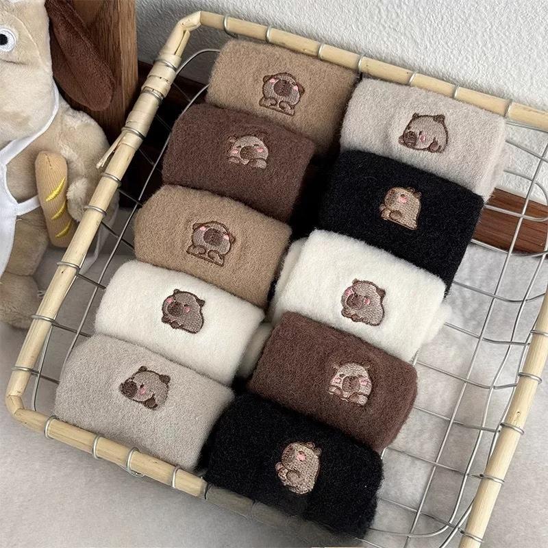 Thick Socks for Women, Mid-calf Socks with Embroidered Cartoon Patterns, Soft and Comfortable Floor Socks for Autumn and Winter