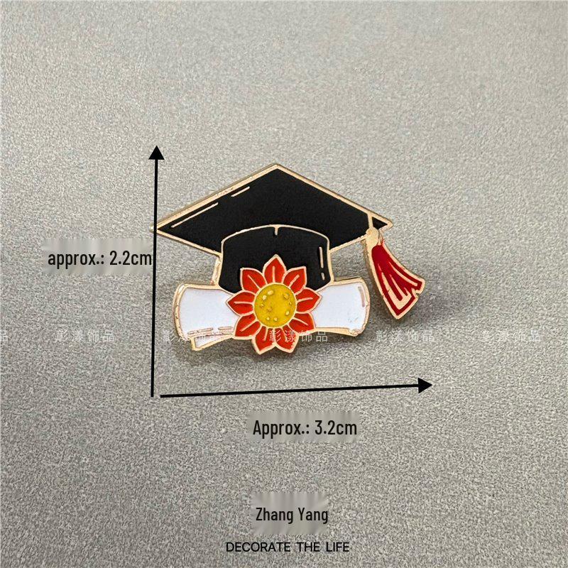 Creative Graduation Brooch: Bachelor Cap & Doctor Hat Metal Badge Souvenir Gift with Flower & Book Design