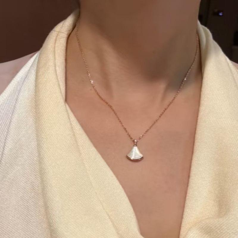 White Fritillary Small Skirt Fan Necklace Women's K Rose Gold Red Agate Light Luxury Full Diamond Fan Pendant Clavicle Chain