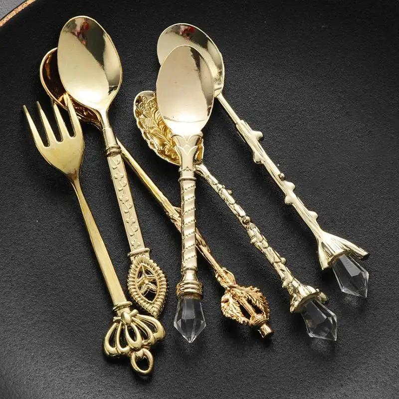 6ks Vintage lžíce Vidlička Royal Style Zlato vyřezávaná káva Čajová lžička Svačiny Ovoce Prikkers Dezertní vidlička Sada příborů Kuchyňské nářadí