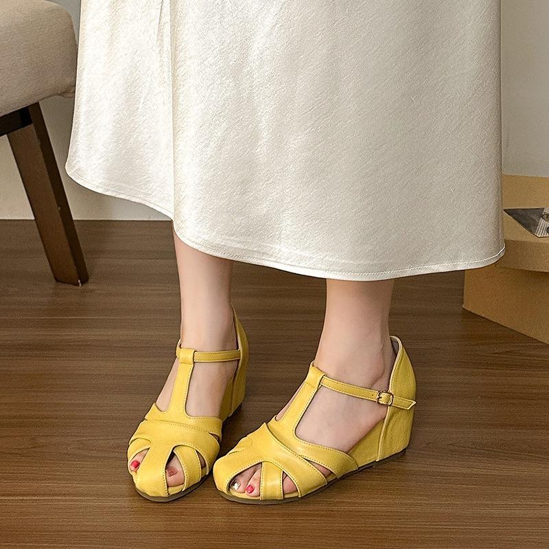 French Retro Woven Hollow Breathable Bag Head Sandals Women's Spring and Summer New Thick Heel One-word Buckle Strap Roman Shoes