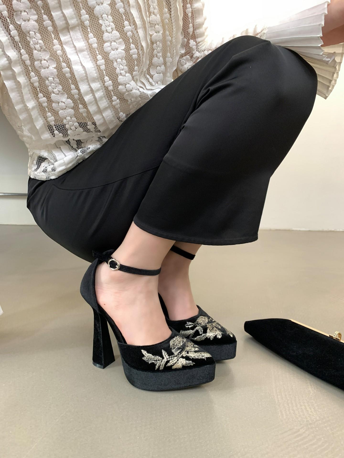 

Женские туфли на высоком каблуке с вышивкой в виде цветов, остроносые, на высоком каблуке, с перфорацией, туфли-лодочки, туфли на платформе, Zapatos De Mujer 40 чёрный