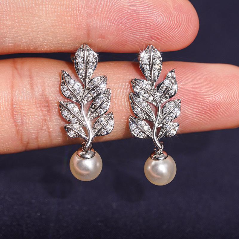 2026 New Trendy Micro Inlaid Shiny Leaf Earrings for Women's Fashion, High-end Pearls, Light Luxury Design Accessories