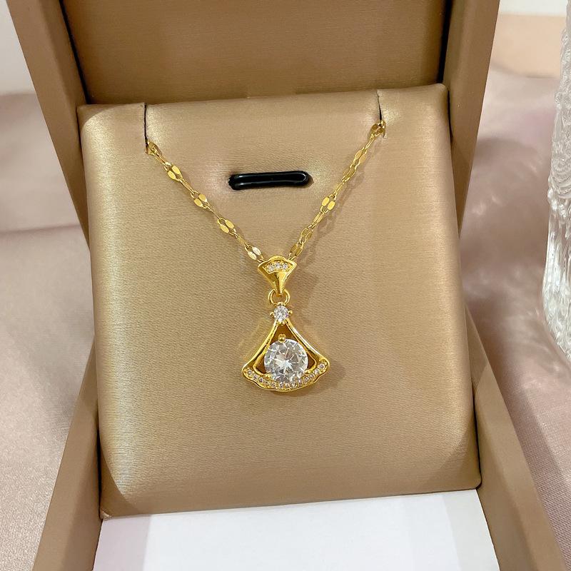 **Lively Women's Necklace: Titanium Steel & Gold-Plated Copper Clavicle Chain**