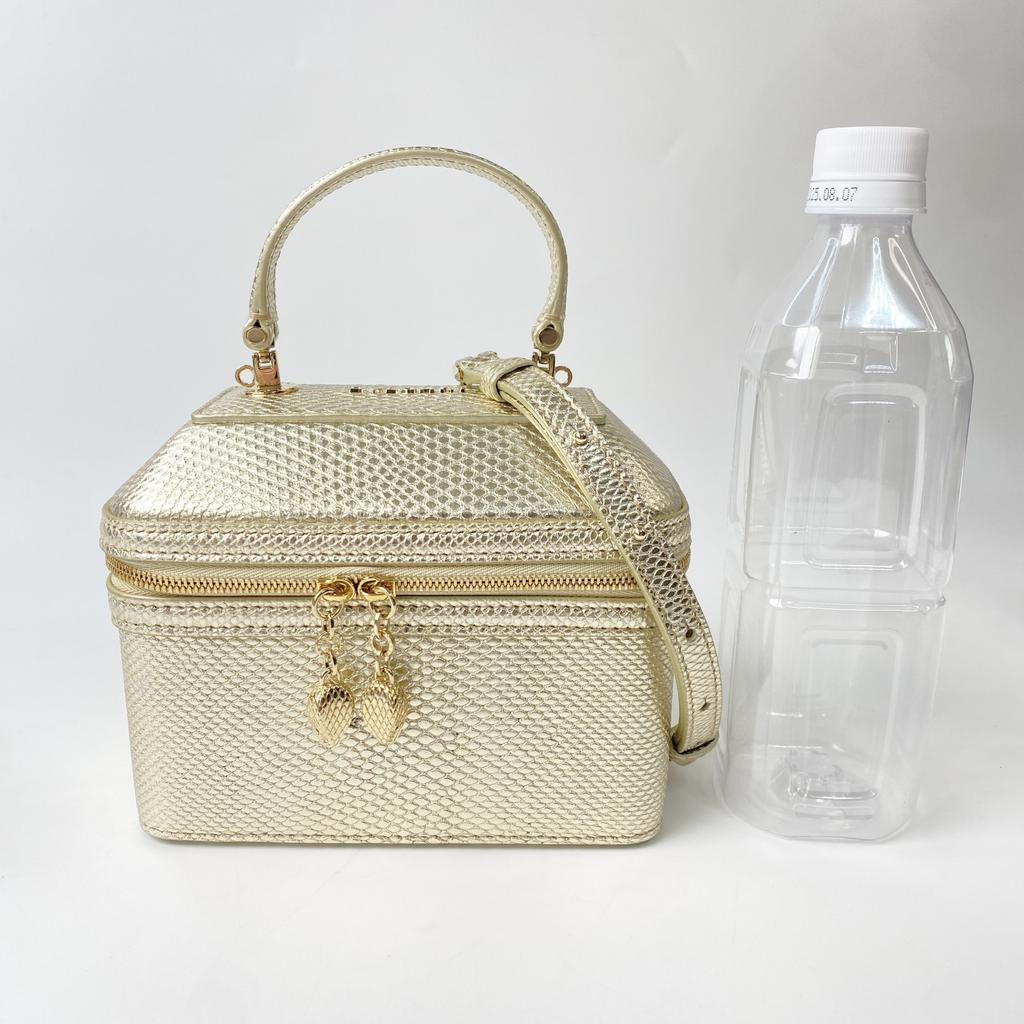 Używana torba na ramię BVLGARI złota skóra Kobiety