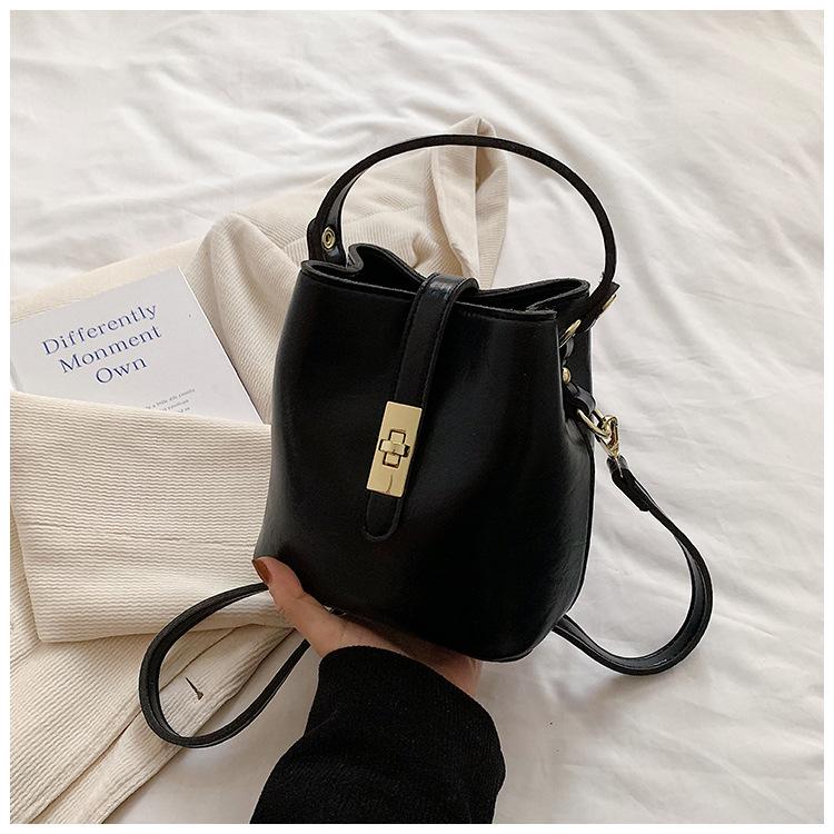 Fashion Bucket Bag Women's Autumn and Winter New Versatile Shoulder Underarm Bag Tote Bag Messenger Bag Commuter