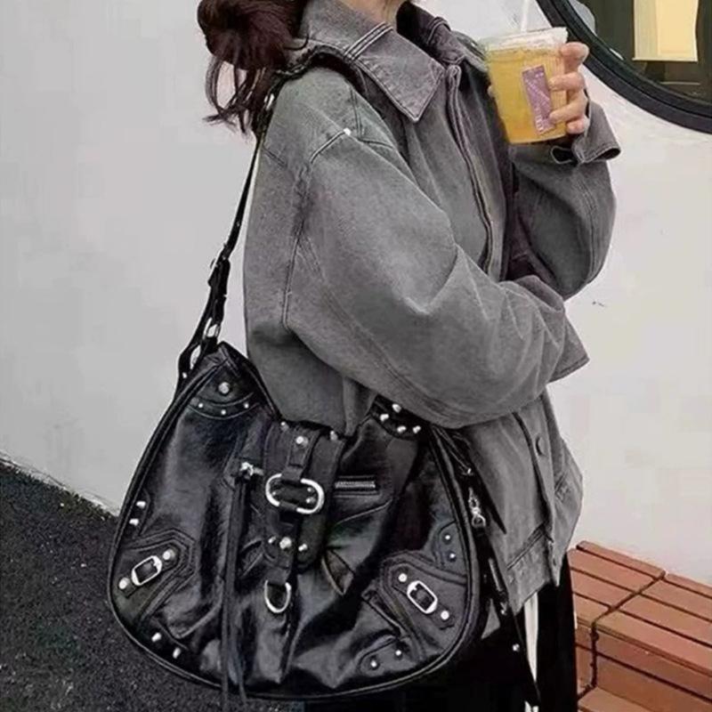 Large-capacity Commuter Underarm Bag, Stylish Motorcycle Bag, Riveted Single-shoulder Crossbody Women's Bag