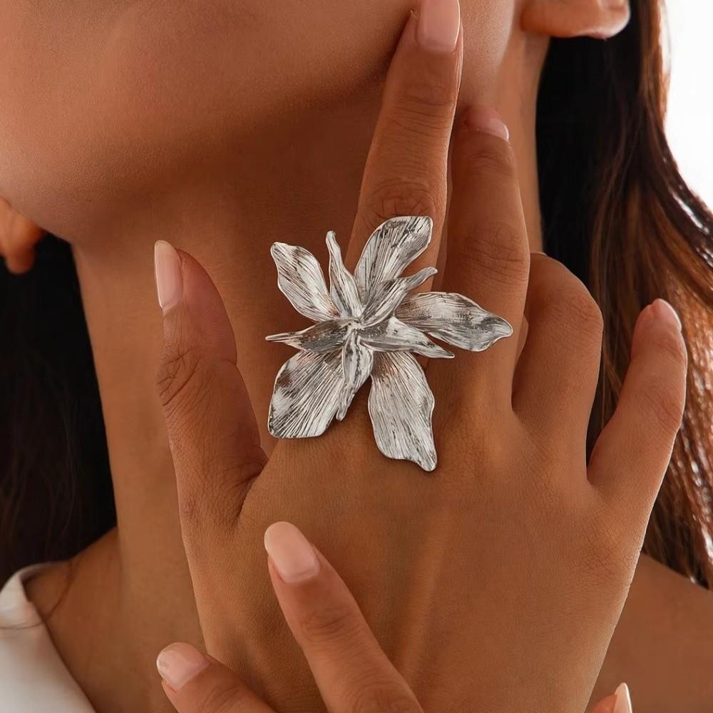 Zinc Zinc Alloy Metal Flower Ring Adjustable Irregular Geometric Petal Ring Gold Big Floral Ring  Gift