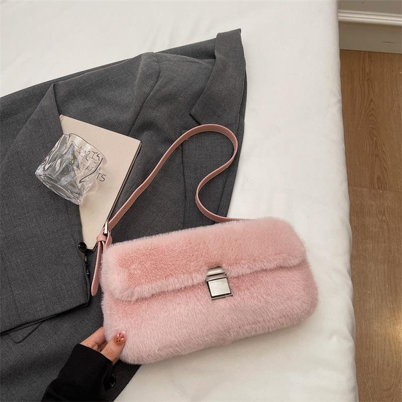 

Fashionable Chain Bag, Niche Plush Bag, Simple and Casual, Large-capacity Underarm Bag, Fluffy Bag розовый