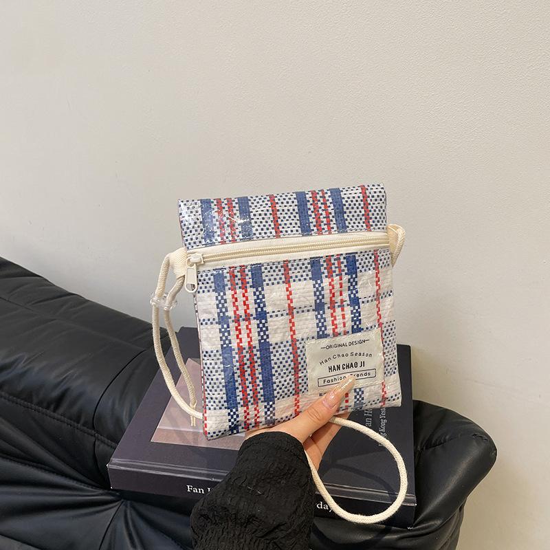 

2025 summer new foreign trend niche design small square bag fashionable simple women s personality shoulder messenger bag синий