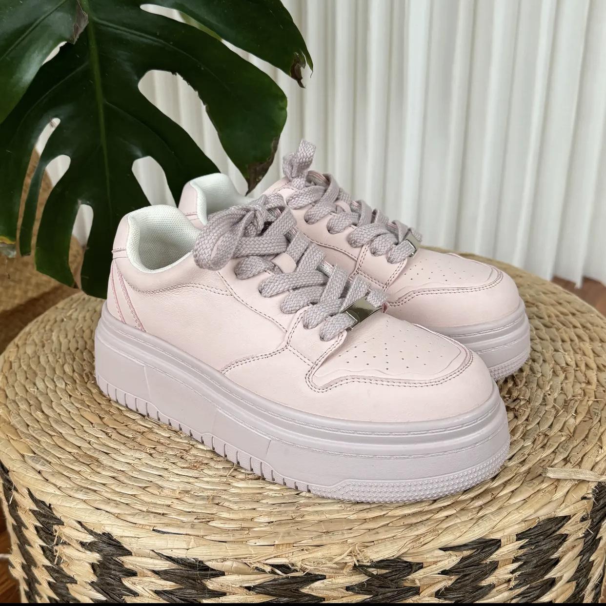 

Xiaobai fat 6cm leather thick baseplate shoes women s small height increase Xiaobai shoes women s pink round head lace-up shows long legs 40