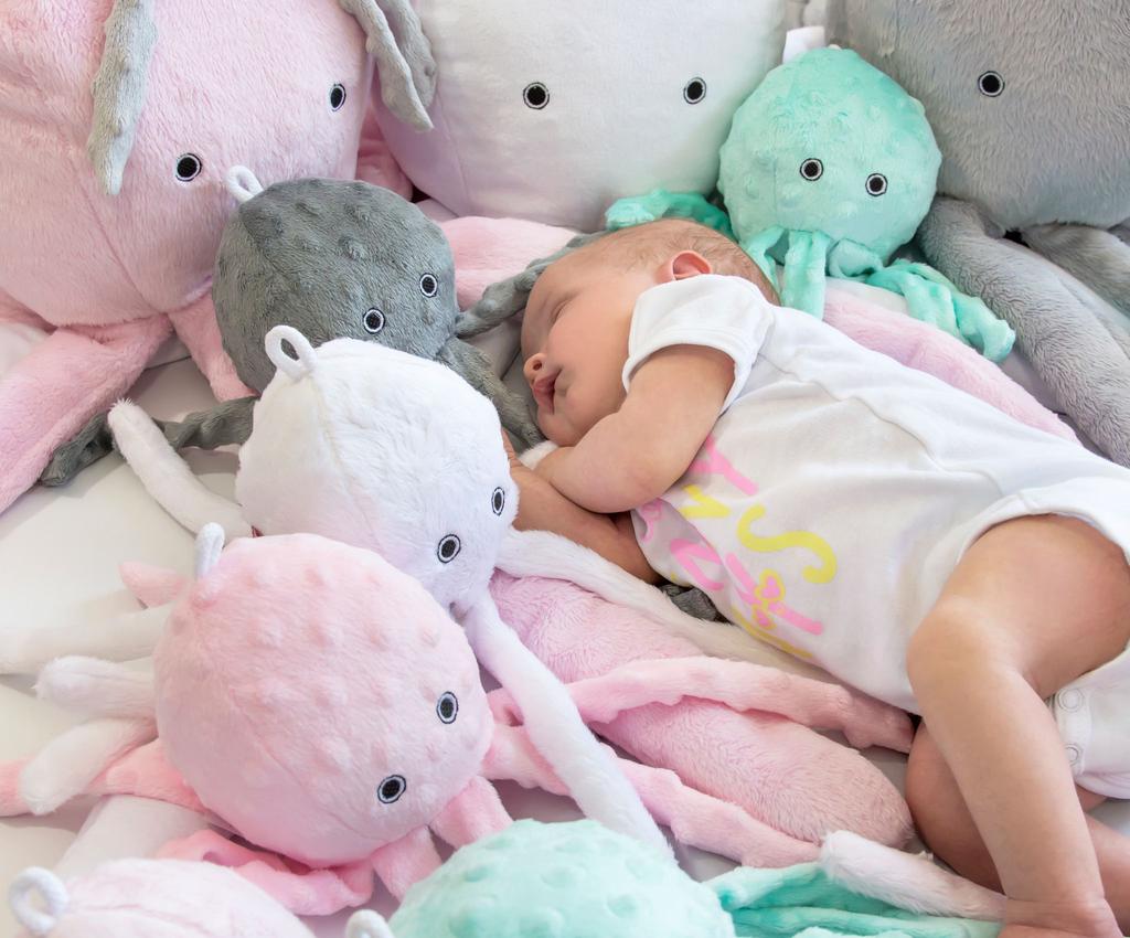 Octopus cuddly toy for children with a rattle - mint