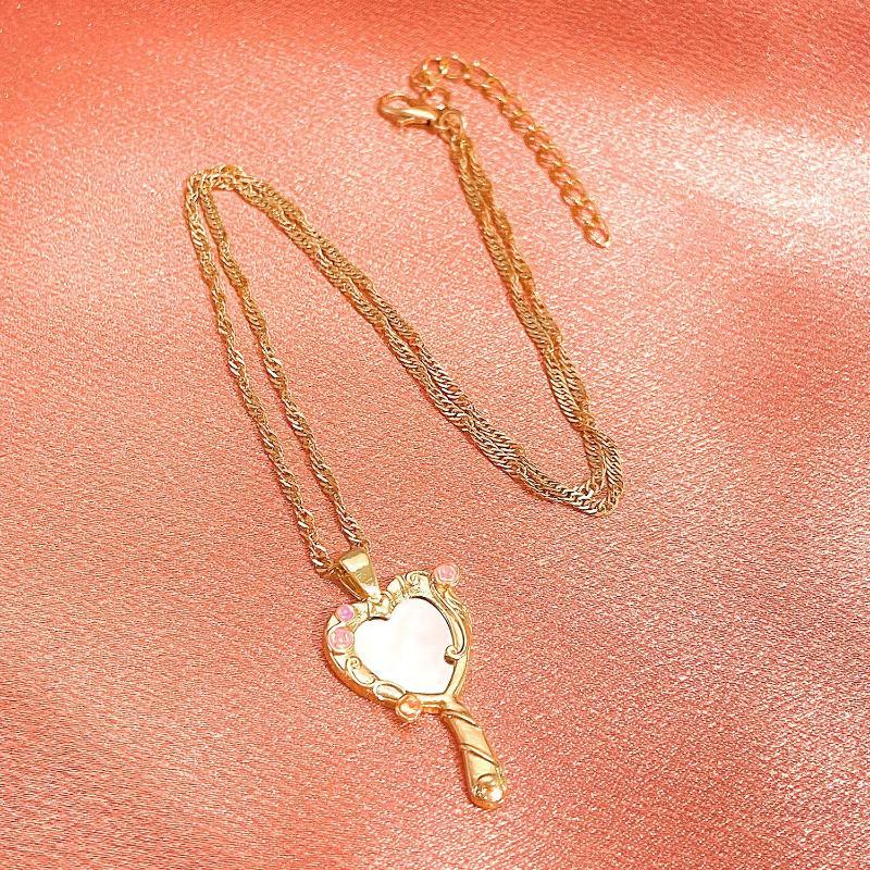 Vintage Style Heart Mirrored Pendant Necklace Tarnish Resistant Clavicle Chain for Women Festival Concert Wear
