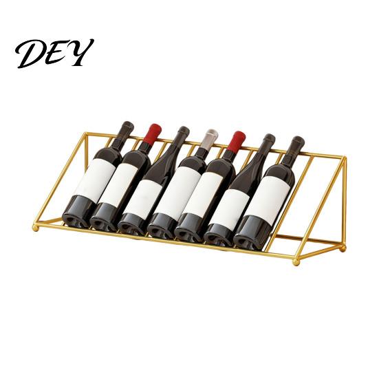 Kompaktowy stojak na wino do szafki, Półka na butelki alkoholi, Nachylony stojak z kutego żelaza, Nowoczesny mały uchwyt do przechowywania w stylu kuchennym, Na barek domowy i blat