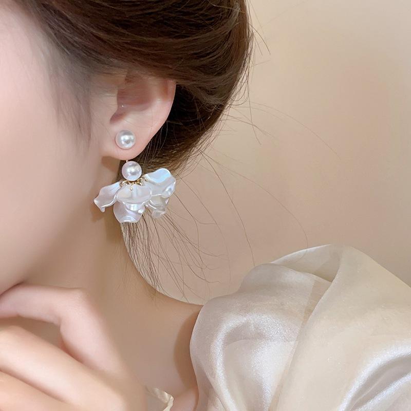 French Style Light Luxury Elegant Pearl Petal Two Wear Earrings For Women