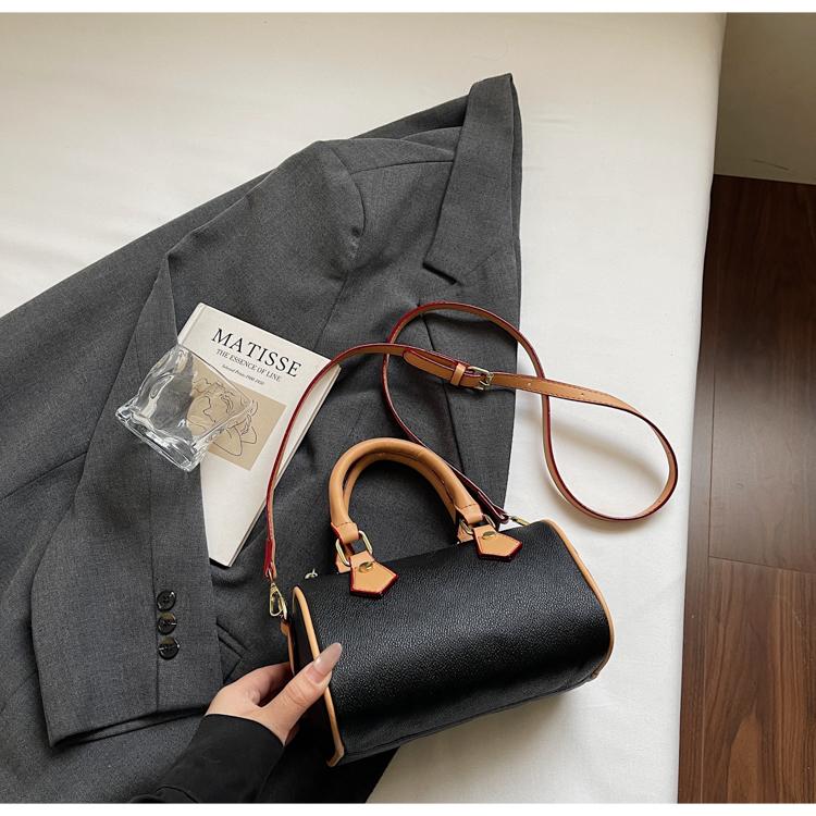 Classic Women's Mini Round Shoulder Bag Crossbody Handbag Korean Style Small Handbag for Ladies