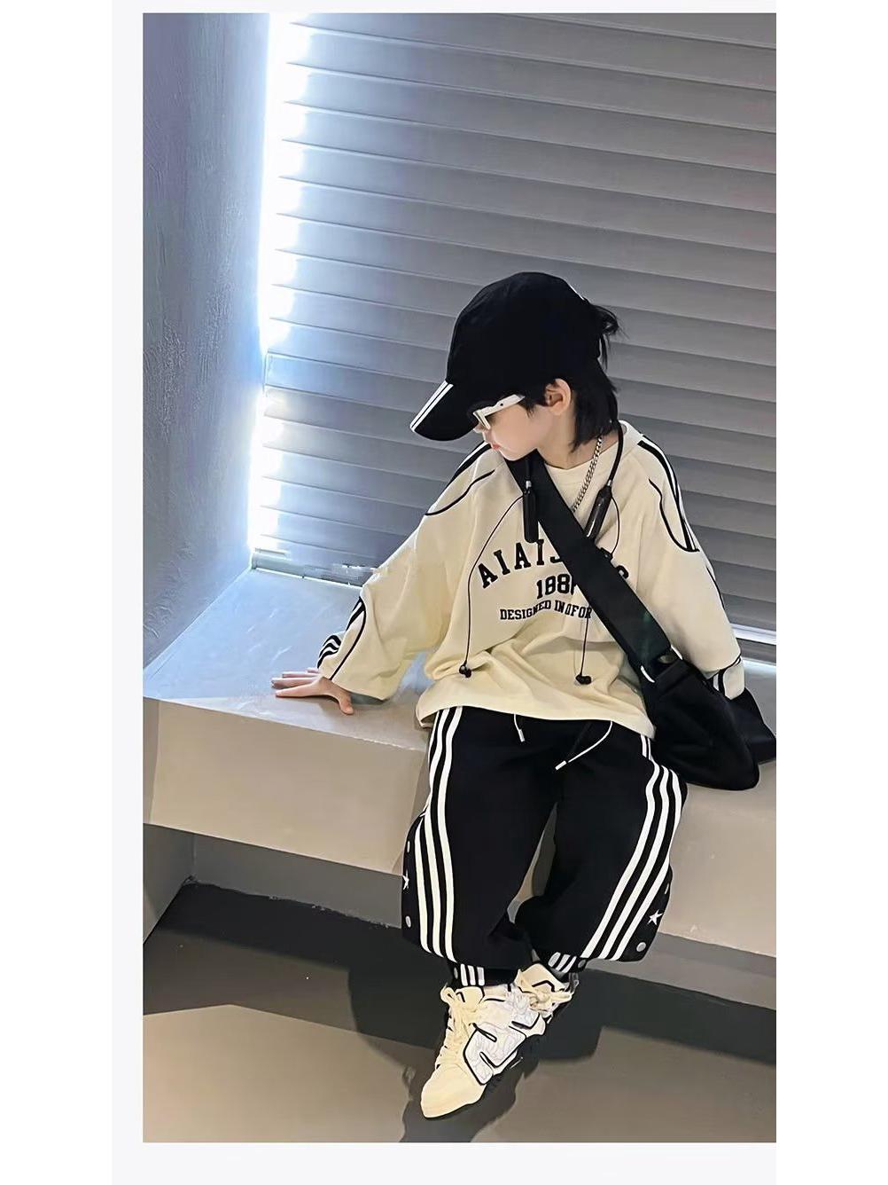 

Спортивная толстовка Trendy Brand для мальчиков: Зимние полосатые топы с надписями 2023 года, свободный крой для детей старшего возраста, уличный стиль 150 cm белый