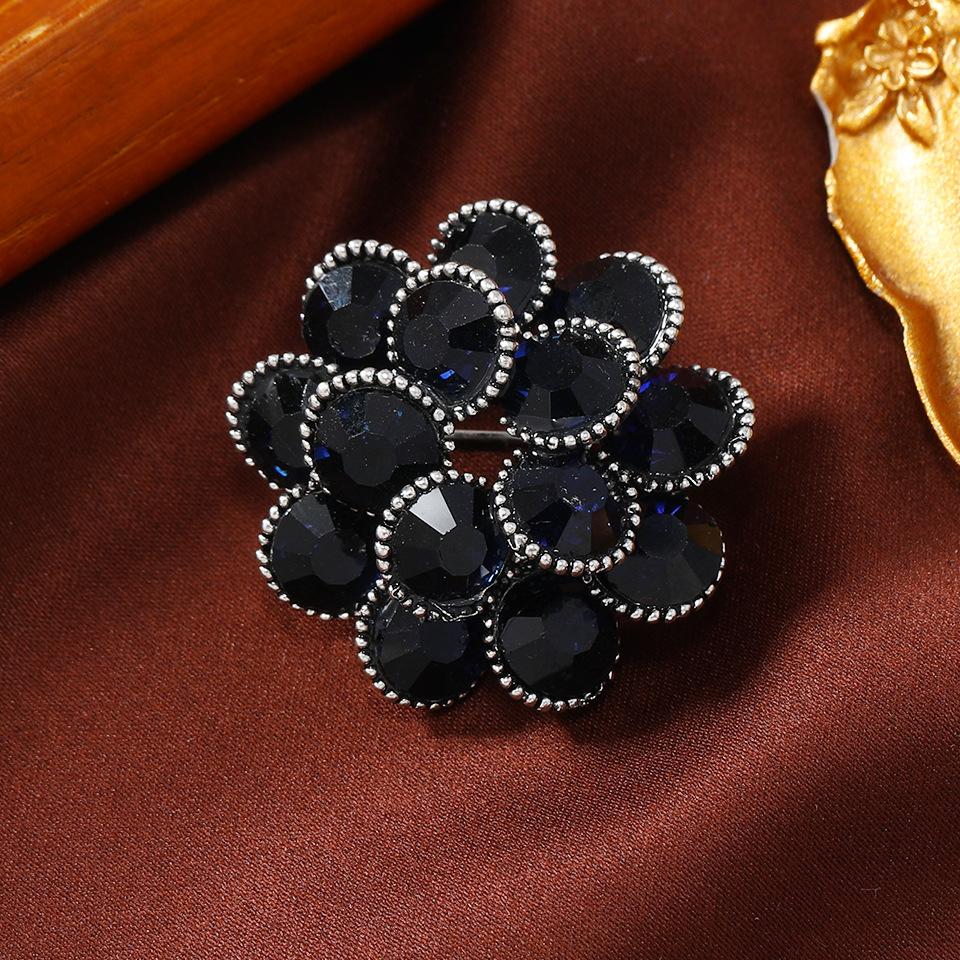 SKEDS Elegant Women Men Fashion Full Crystal Butterfly Flower Brooches Badges Shiny Boutique Decoration Rhinestone Pins Jewelry
