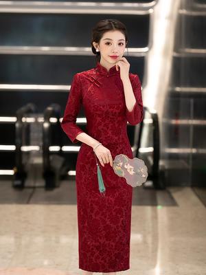 Xi Po Po 2025 Rotes mittellanges Qipao Hochzeits- und Abendkleid für die Mutter