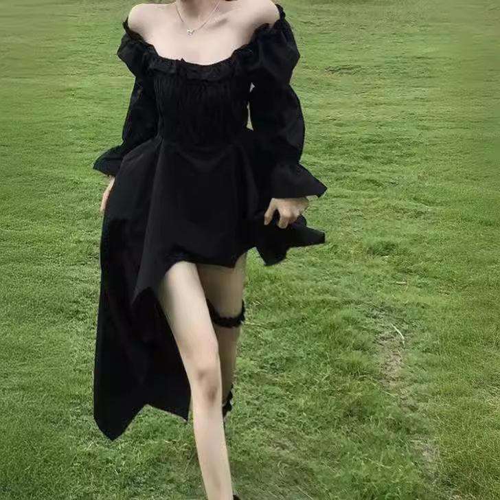 Spring and Summer Skinny Spice Girl Shoulder Black Hepburn Style Princess Dress Women's Niche Chic Design Sexy Short Dress