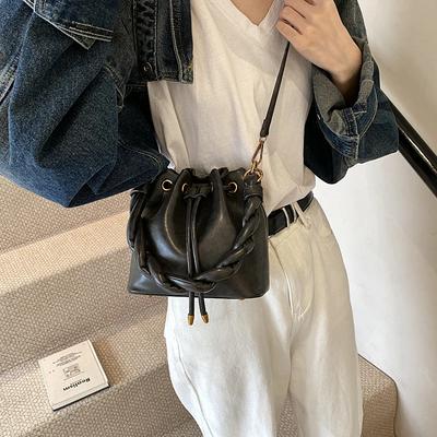 Luxusní pevné lesklé PU kabelky přes rameno a crossbody s rafinovaným popruhem, vysoce kvalitní dámské kabelky