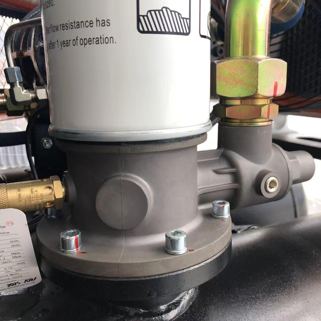 Screw Air Compressor Accessories: LB11102 Oil Separator Core, Oil-Gas Separator Seat, WD950 Oil Filter Seat